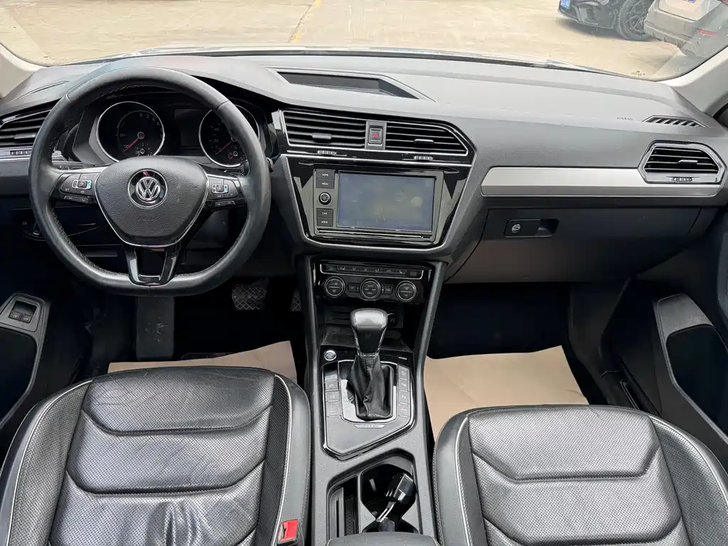 Volkswagen Tiguan L Plug-In Hybrid 2019 — фото 9