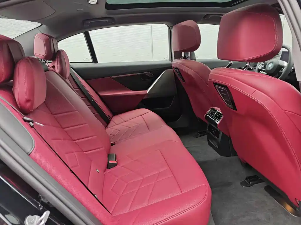 BMW i5 2025 — фото 10