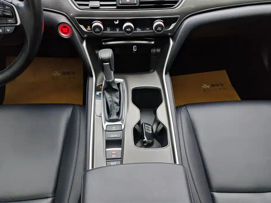 Honda Accord 2019 — фото 16