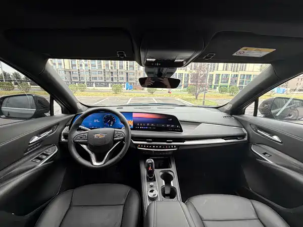 Cadillac XT4 2026