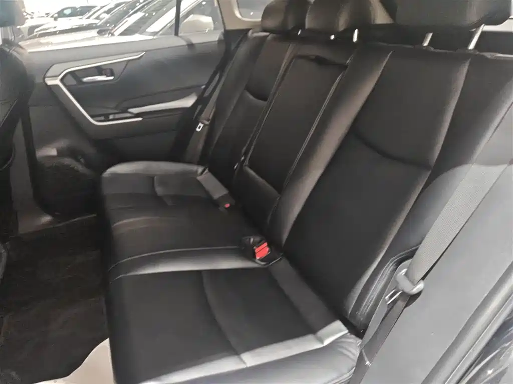 Toyota RAV4 2021 — фото 13