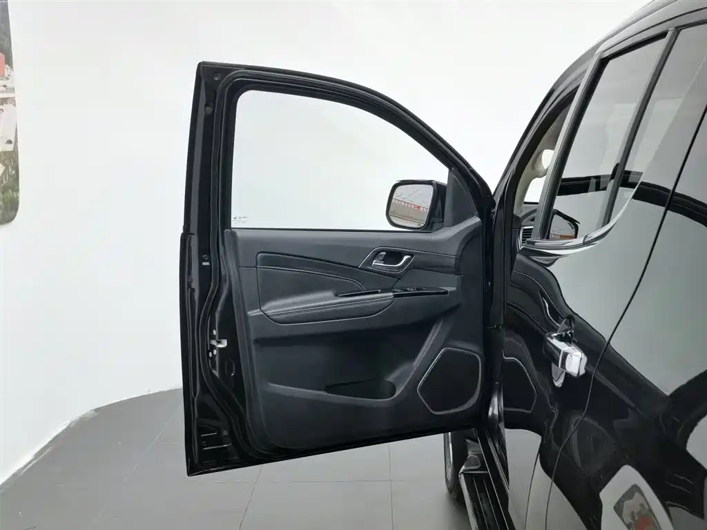 Isuzu MU-X 2023 — фото 8