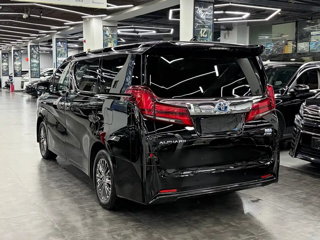 Toyota Alphard 2022 — фото 20