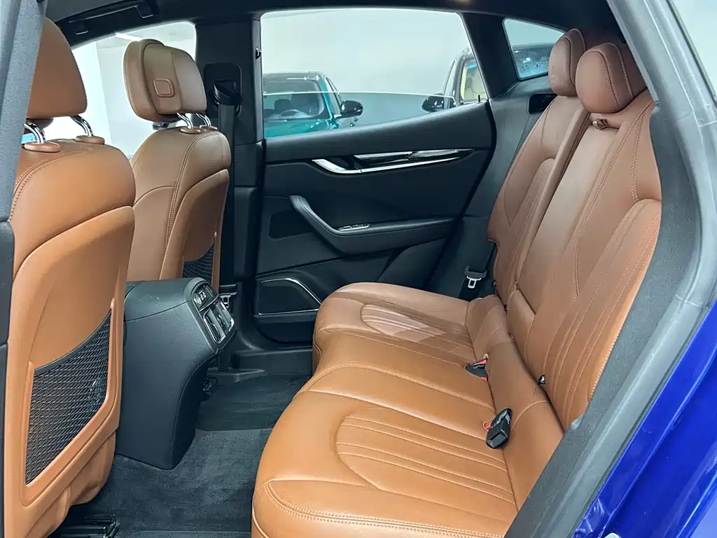 Maserati Levante 2018 — фото 11