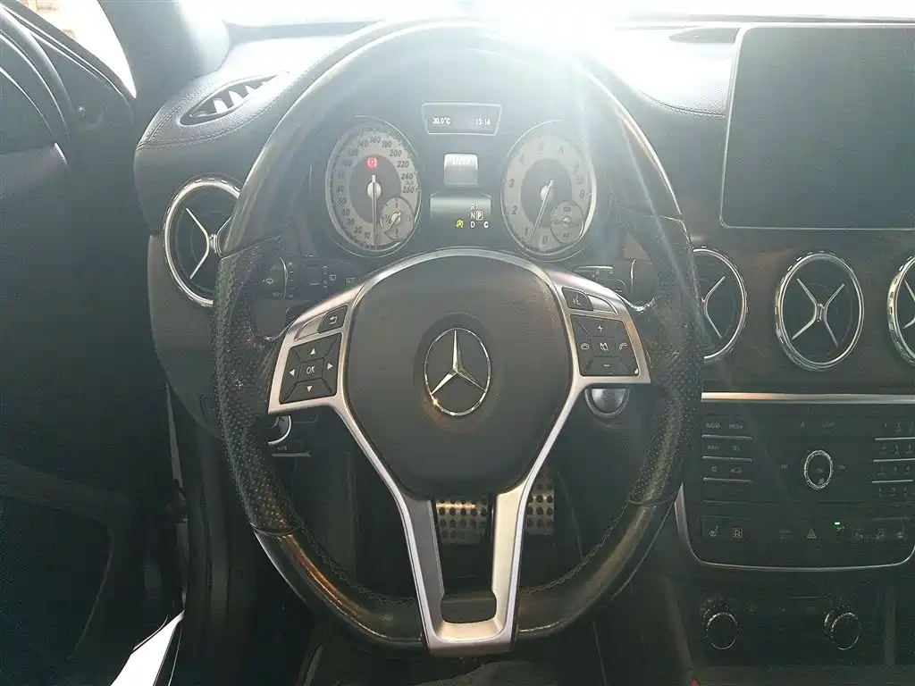 Mercedes-Benz GLA 2017 — фото 11