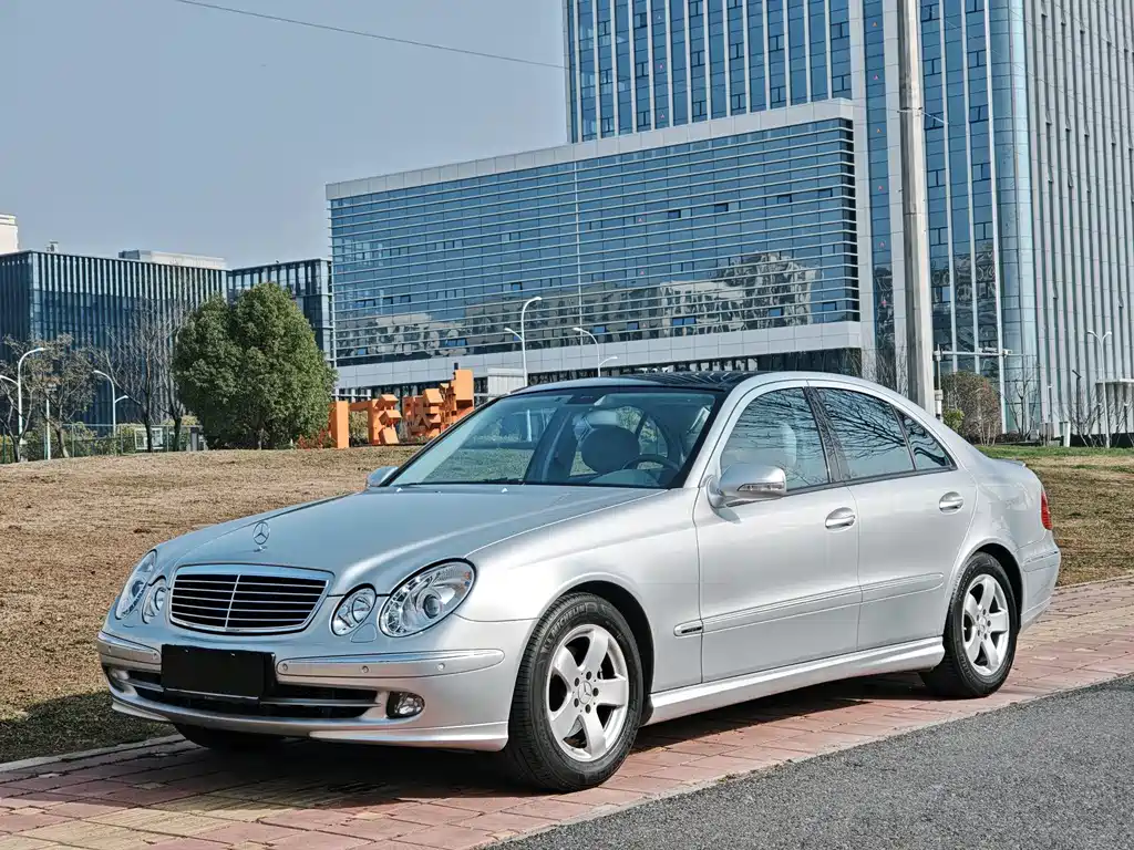 Mercedes-Benz E-Class 2006 — фото 1