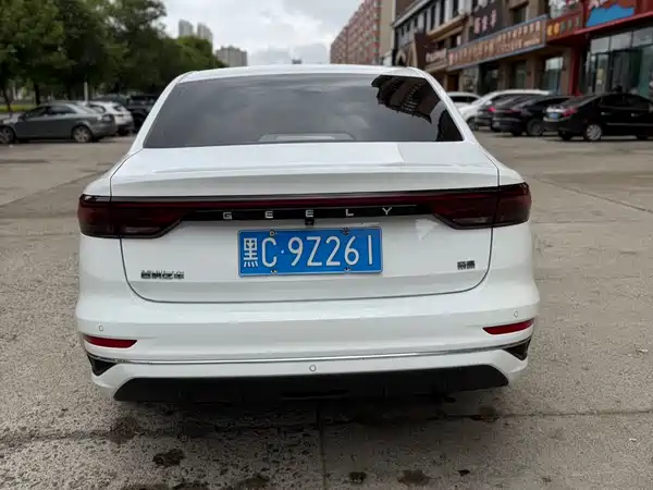 Geely Emgrand 2022