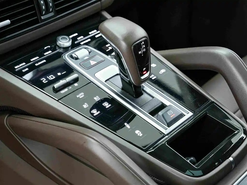 Porsche Cayenne 2022 — фото 11