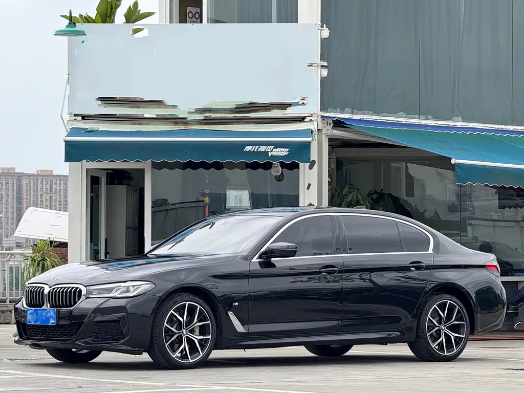 BMW 5 Series 2021 — фото 1