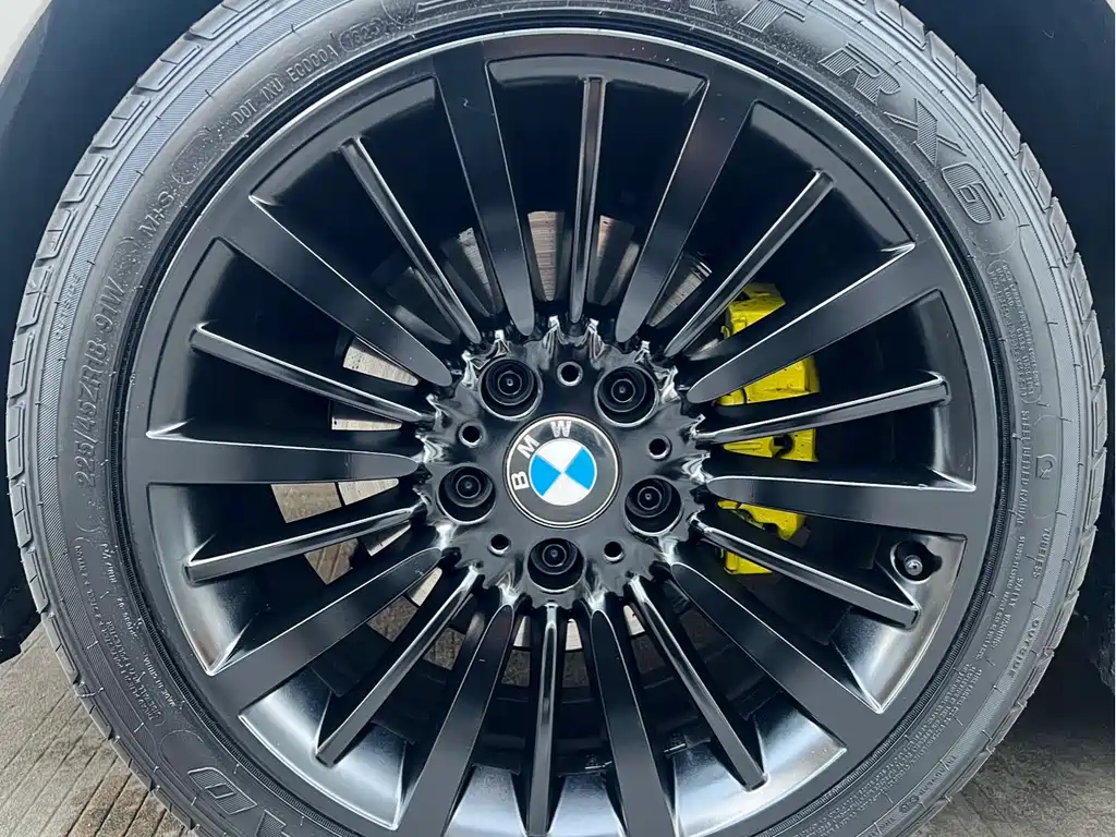 BMW 3 Series 2019 — фото 13