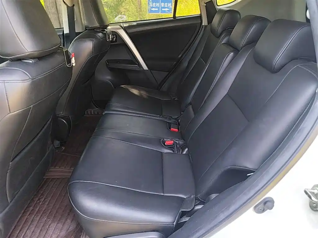 Toyota RAV4 2019 — фото 17