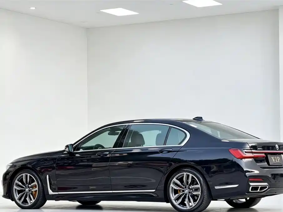 BMW 7 Series 2017 — фото 9