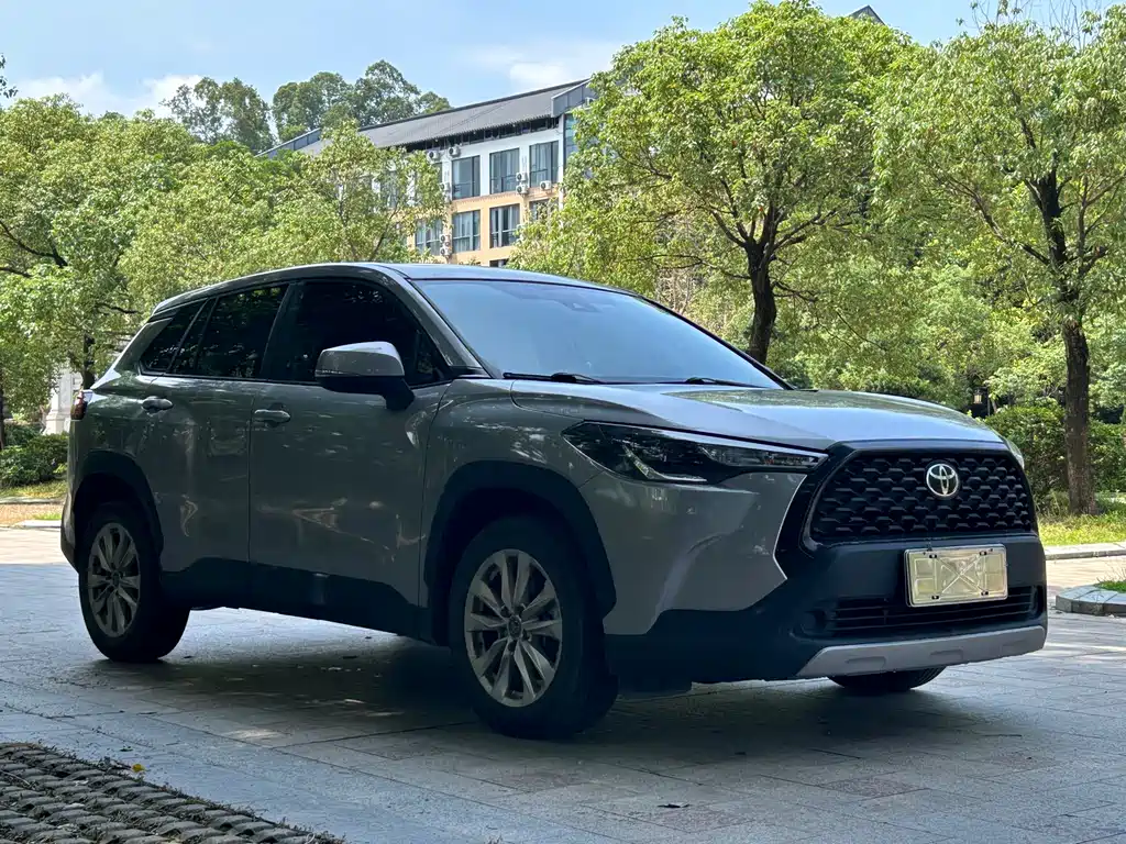 Toyota Corolla Cross 2023 — фото 3