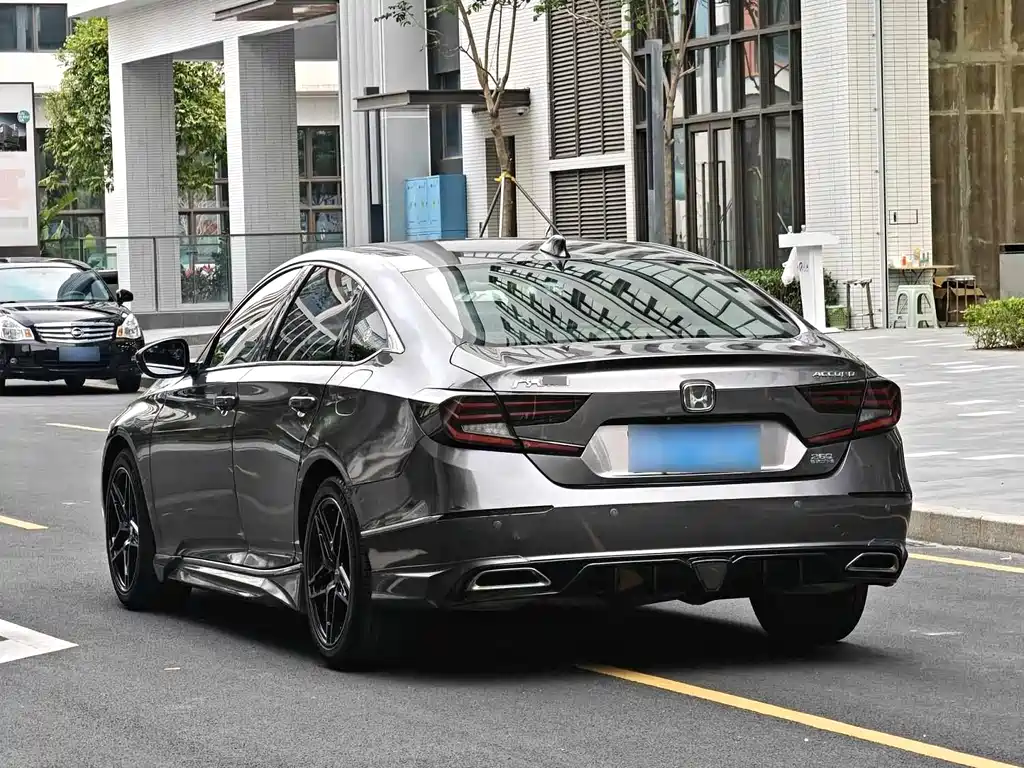 Honda Accord 2018 — фото 11