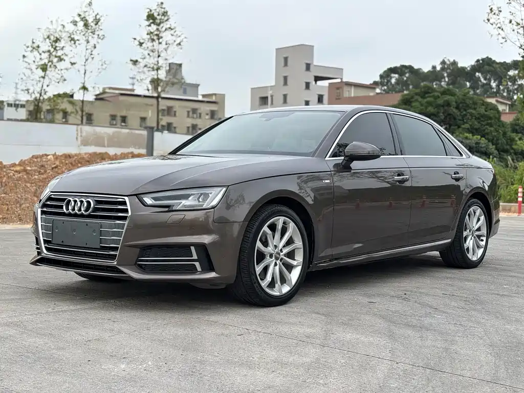 Audi A4L 2018 — фото 1
