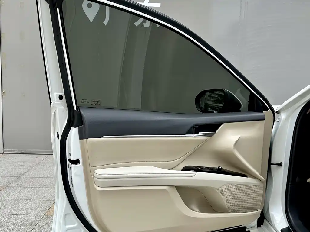 Toyota Camry 2020 — фото 16