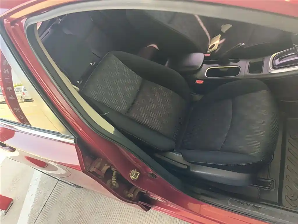 Nissan Tiida 2017 — фото 24
