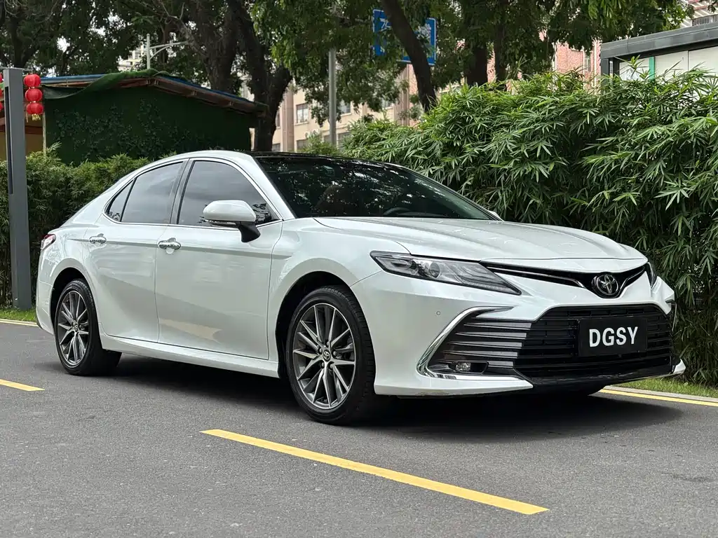 Toyota Camry 2022 — фото 3
