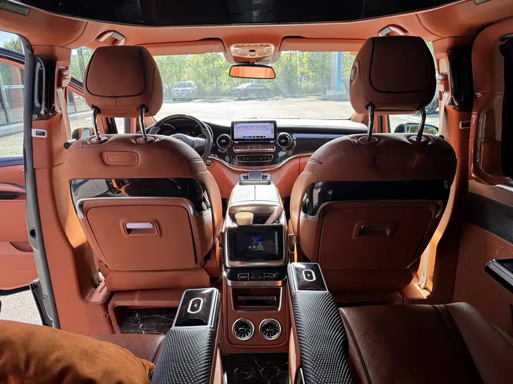 Mercedes-Benz V-Class 2023 — фото 13