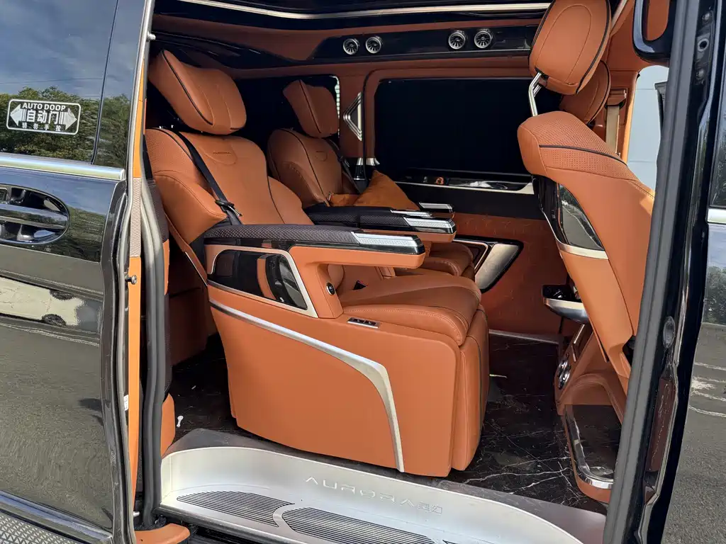 Mercedes-Benz V-Class 2023 — фото 15