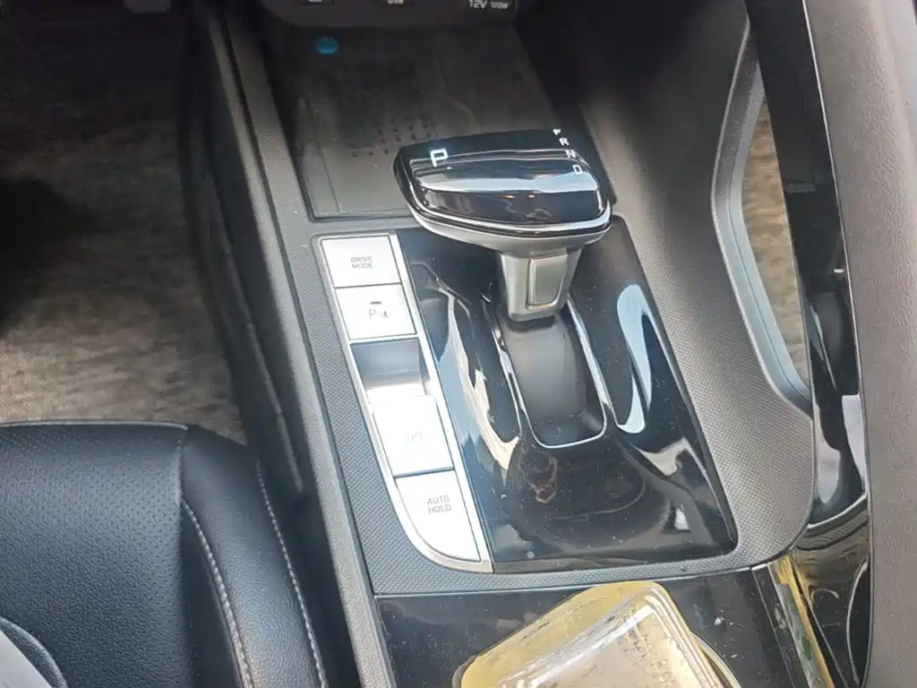 Hyundai Elantra 2020 — фото 14