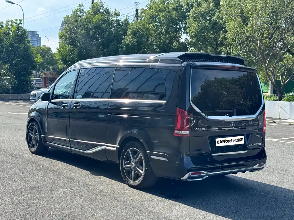 Mercedes-Benz V-Class 2023 — фото 5