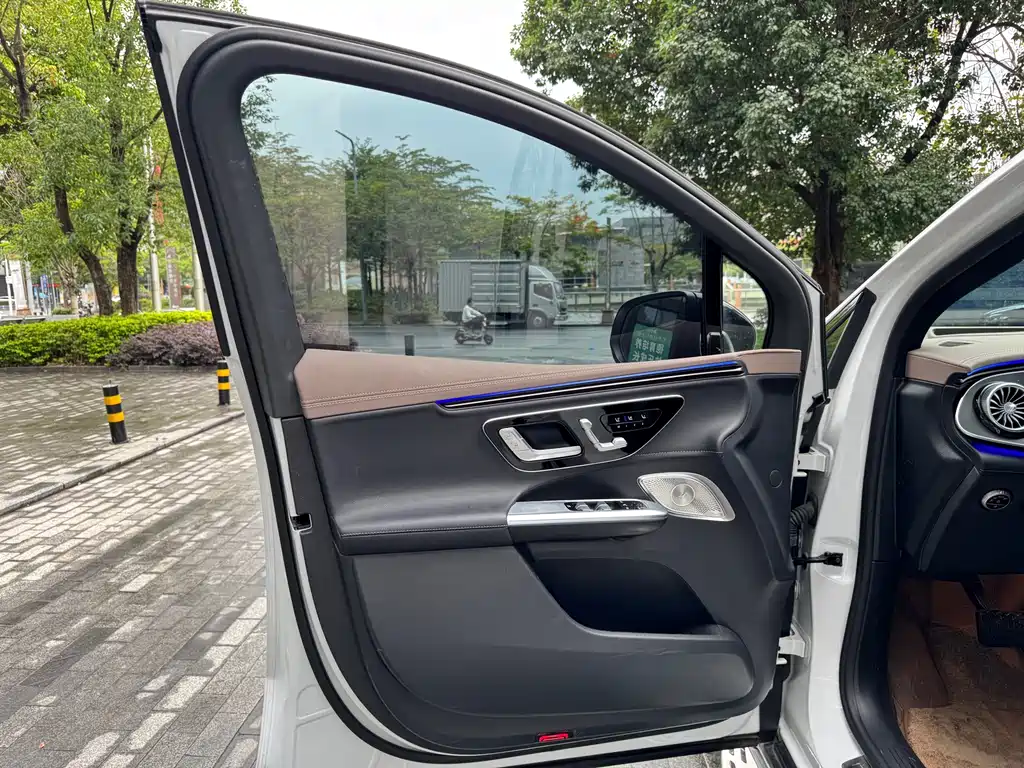 Mercedes-Benz EQE SUV 2025 — фото 11