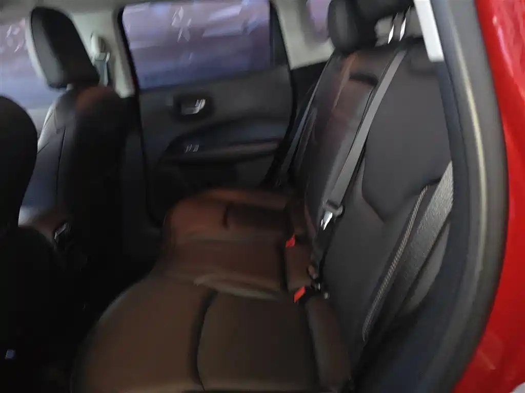 Jeep Compass 2017 — фото 17