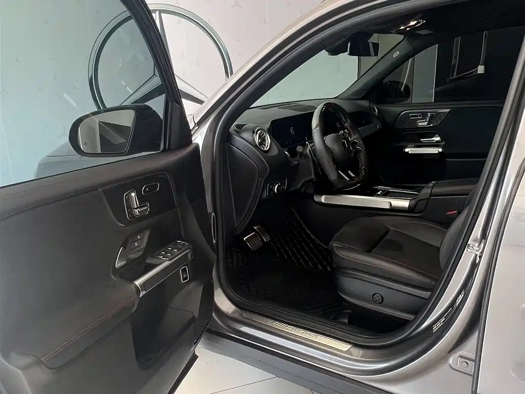 Mercedes-Benz GLB AMG 2024 — фото 7