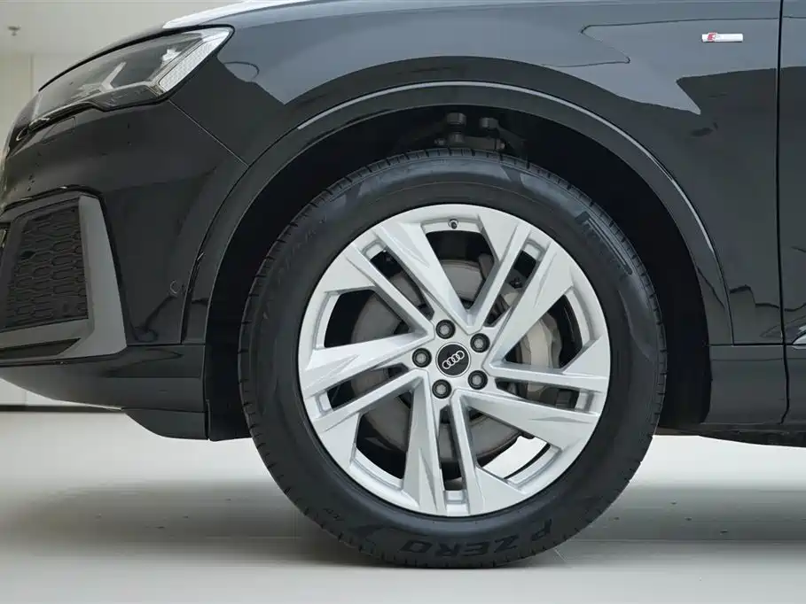 Audi Q7 2023 — фото 15