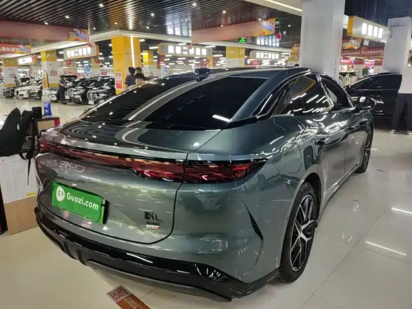 BYD Han L 2025