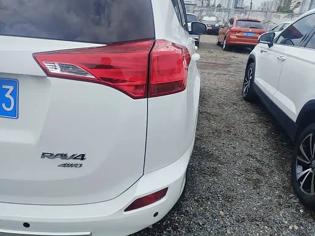 Toyota RAV4 2016 — фото 24