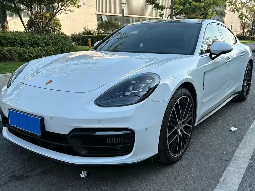 Porsche Panamera 2023 — фото 1