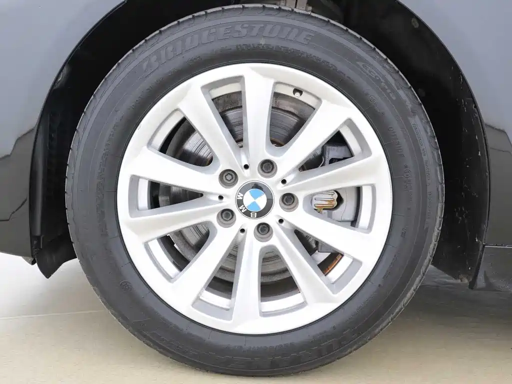 BMW 5 Series 2015 — фото 13