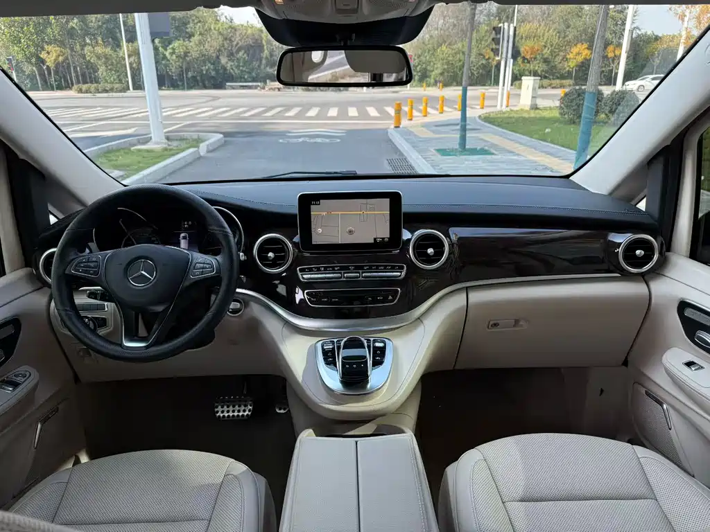 Mercedes-Benz V-Class 2019 — фото 8