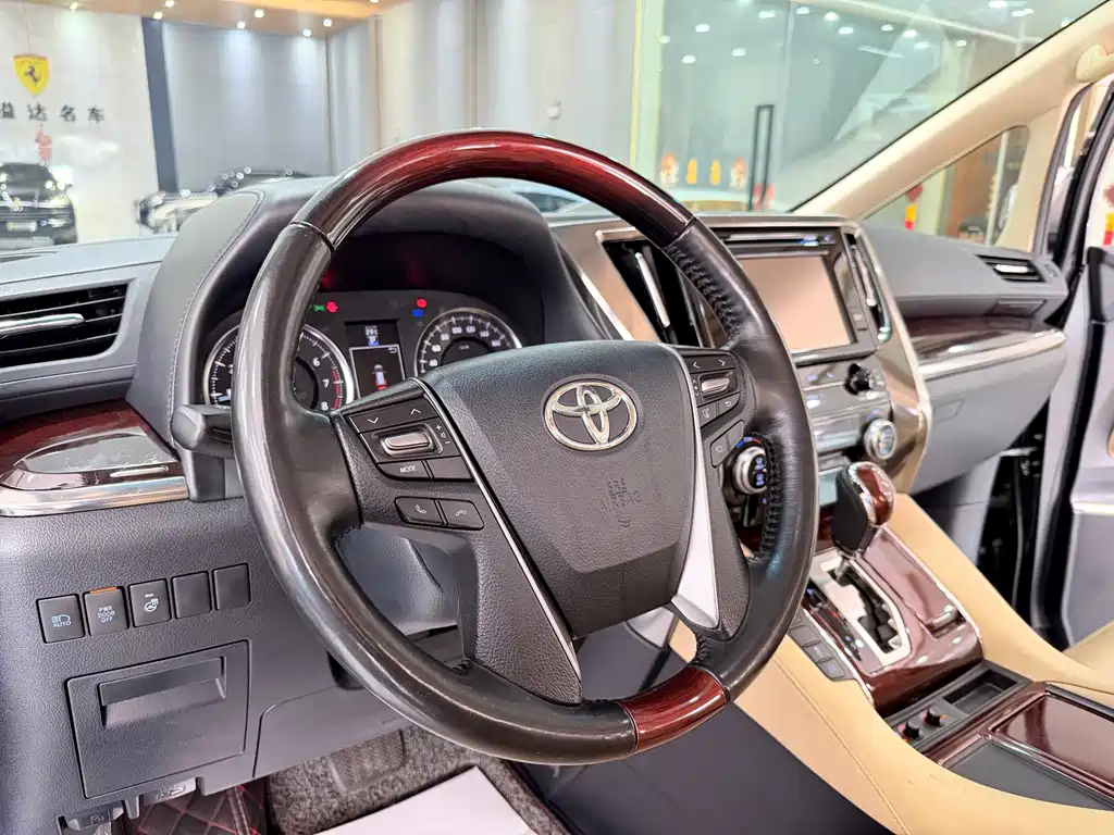 Toyota Alphard 2018 — фото 9