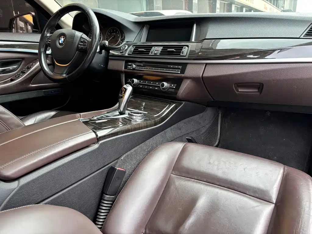 BMW 5 Series 2014 — фото 11