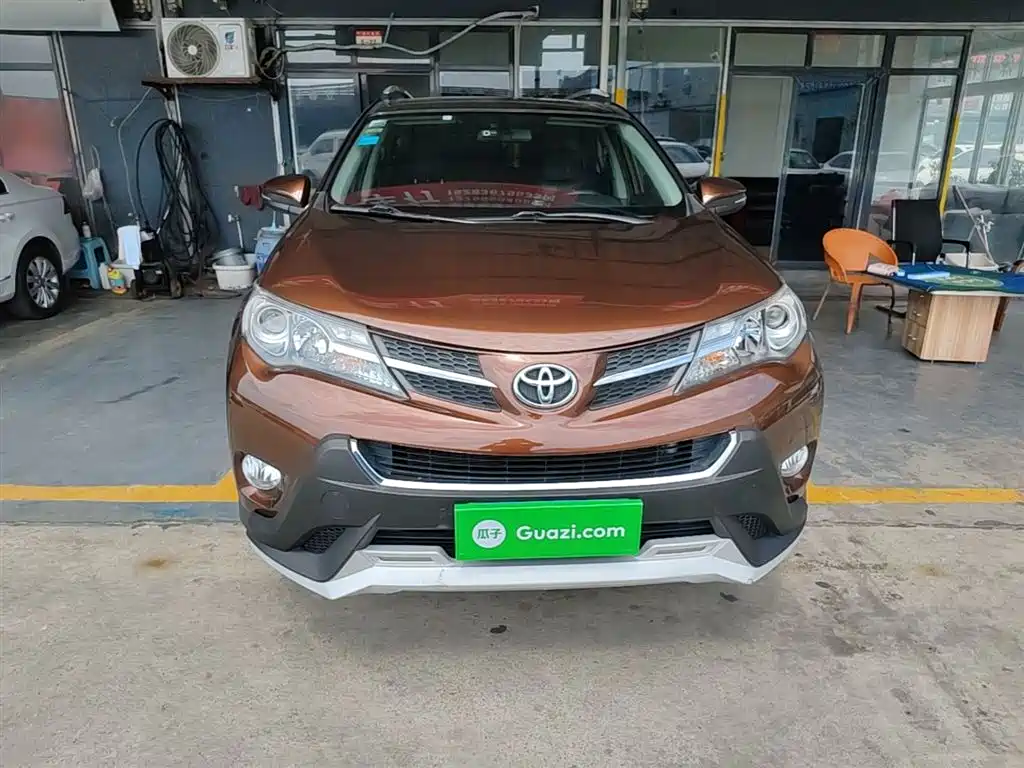 Toyota RAV4 2015 — фото 3