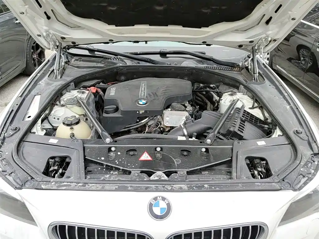 BMW 5 Series 2017 — фото 20