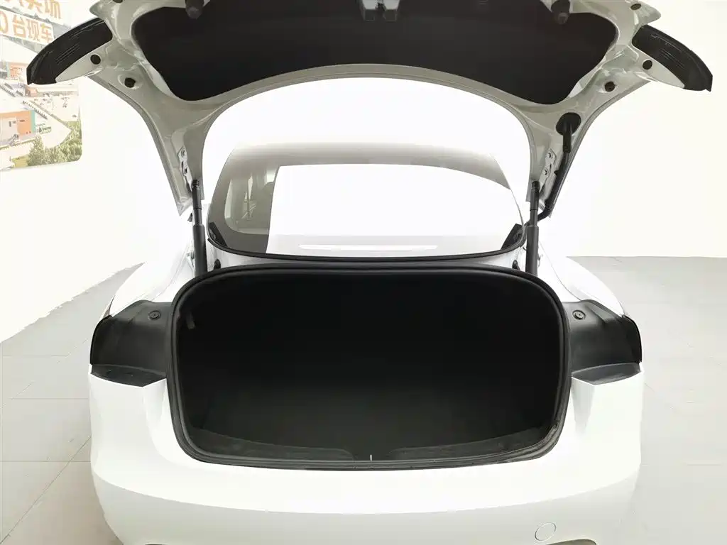Tesla Model 3 2025 — фото 16