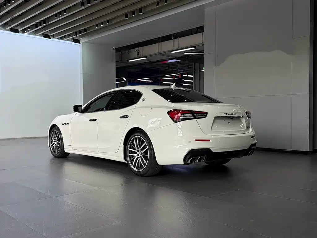 Maserati Ghibli 2021 — фото 19