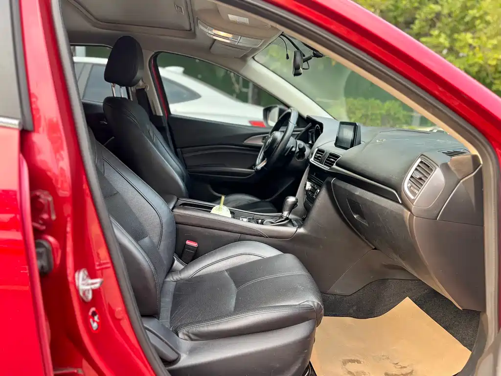 Mazda 3 Axela 2018 — фото 10