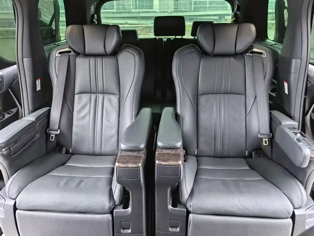Toyota Alphard 2022 — фото 20