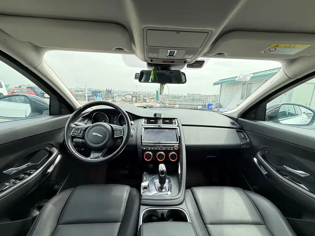 Jaguar E-PACE 2018 — фото 7