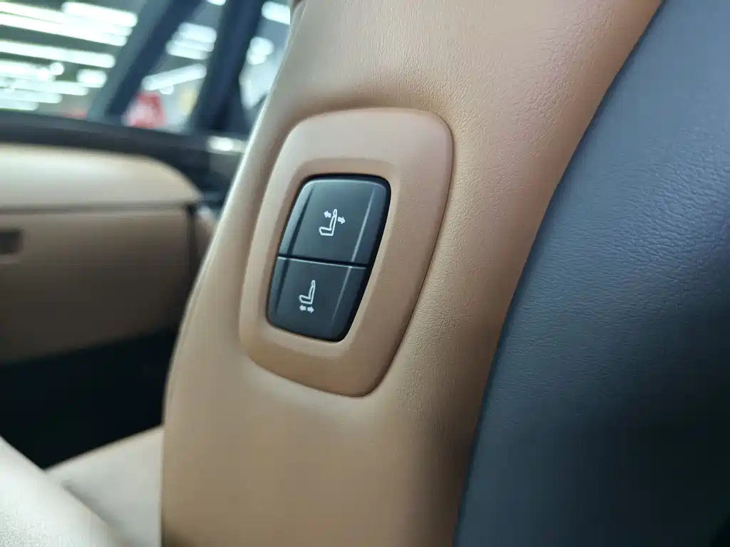 Toyota Alphard 2023 — фото 27