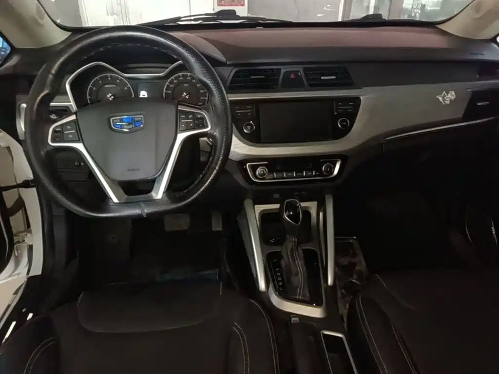 Geely Vision X3 2018 — фото 10