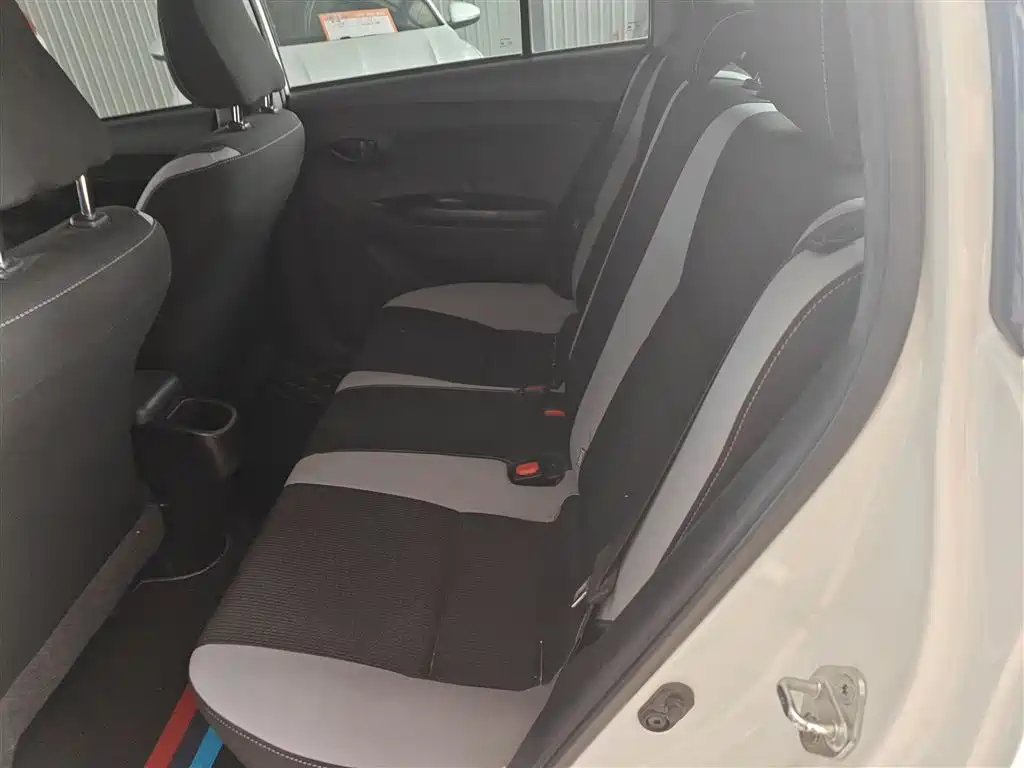 Toyota Yaris L 2020 — фото 17