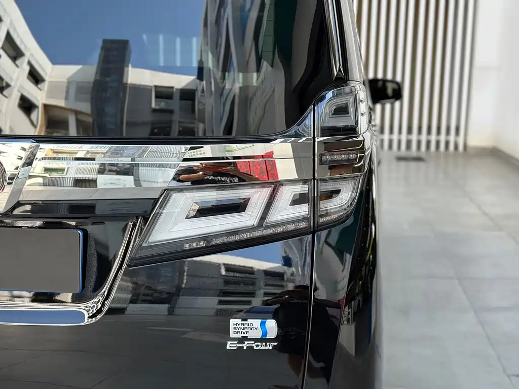 Toyota Vellfire 2022 — фото 33