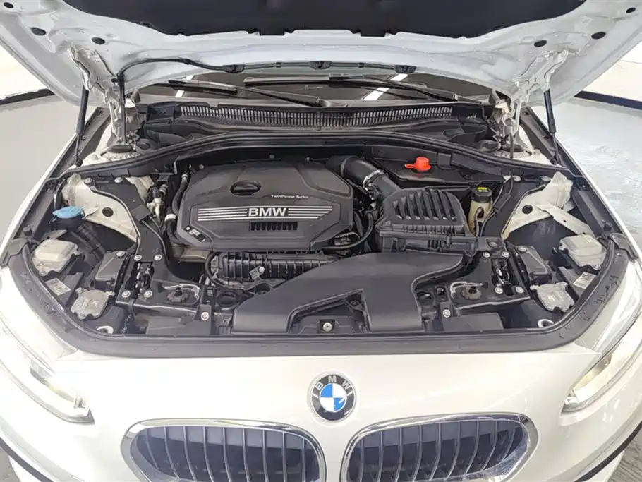 BMW 1 Series 2020 — фото 10