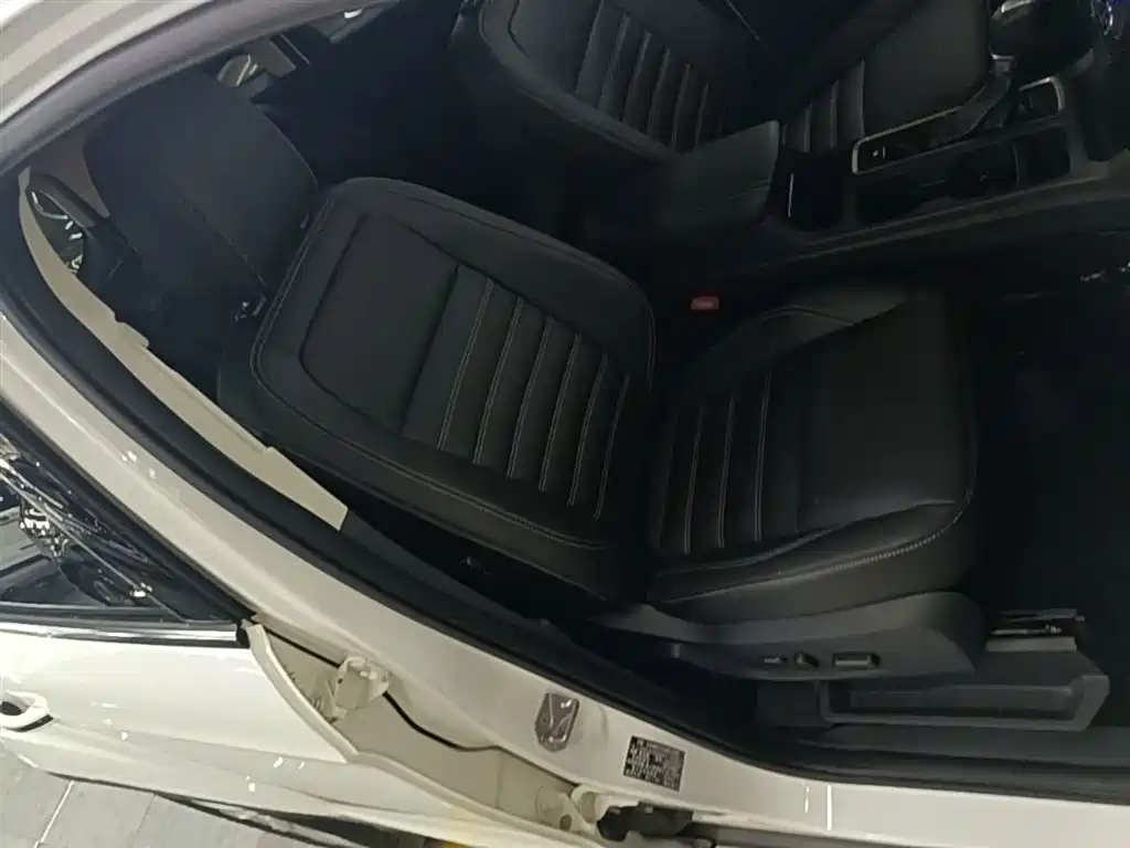 Ford Kuga 2017 — фото 25